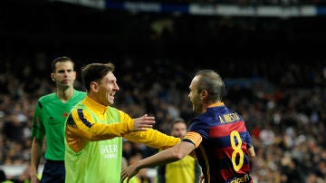 Leo Messi y Andrés Iniesta celebran un gol