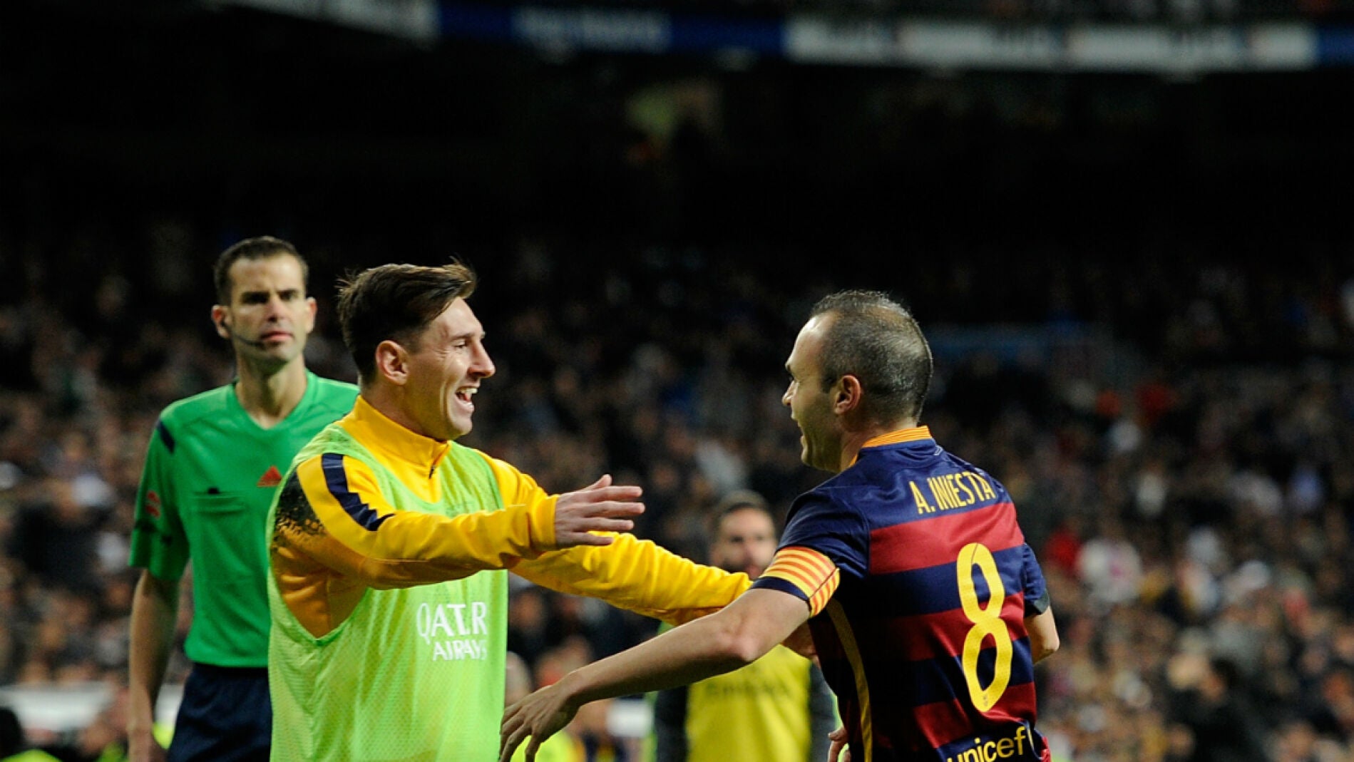 Leo Messi y Andr&eacute;s Iniesta celebran un gol