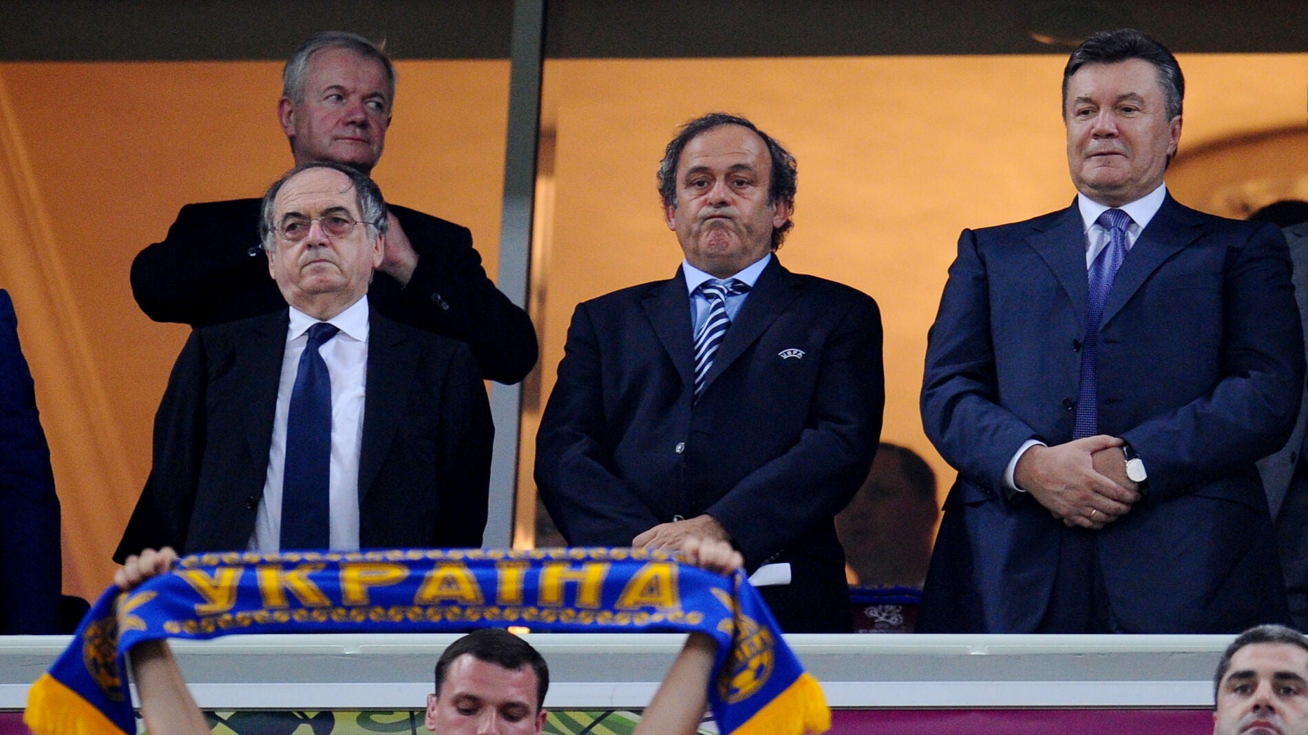 Le Graet junto a Platini y el presidente de la federaci&oacute;n ucraniana en el partido de Ucrania - Francia