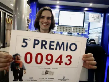 El propietario de una administración de A Coruña ha repartido un quinto premio El propietario de una administración de A Coruña ha repartido un quinto premio
