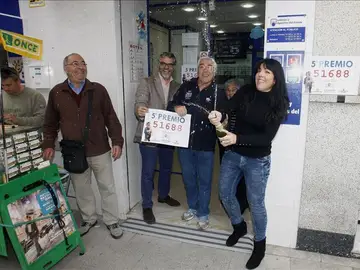 En una administración de Alicante han repartido el 61.688, quinto premio En una administración de Alicante han repartido el 61.688, quinto premio