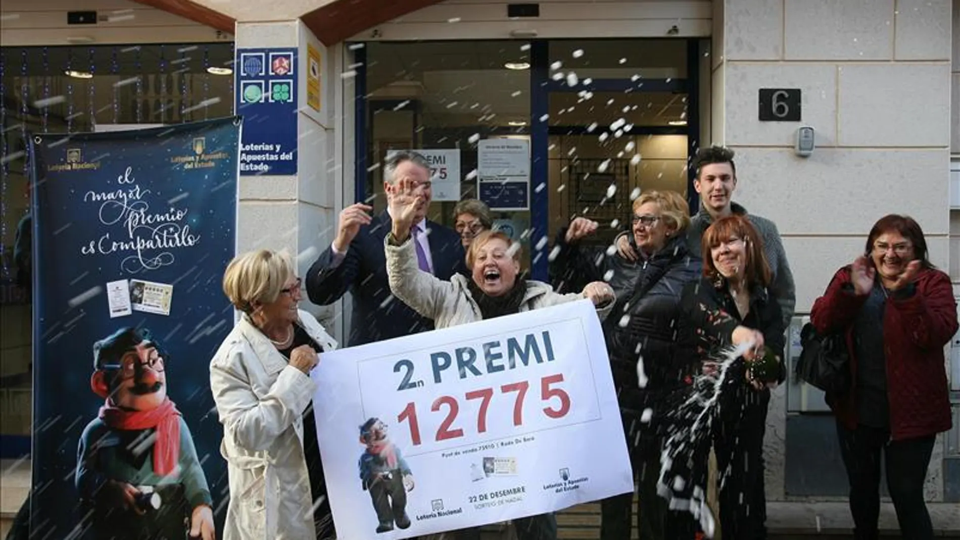 Empleados de la administración de lotería de Roda de Bará (Tarragona)