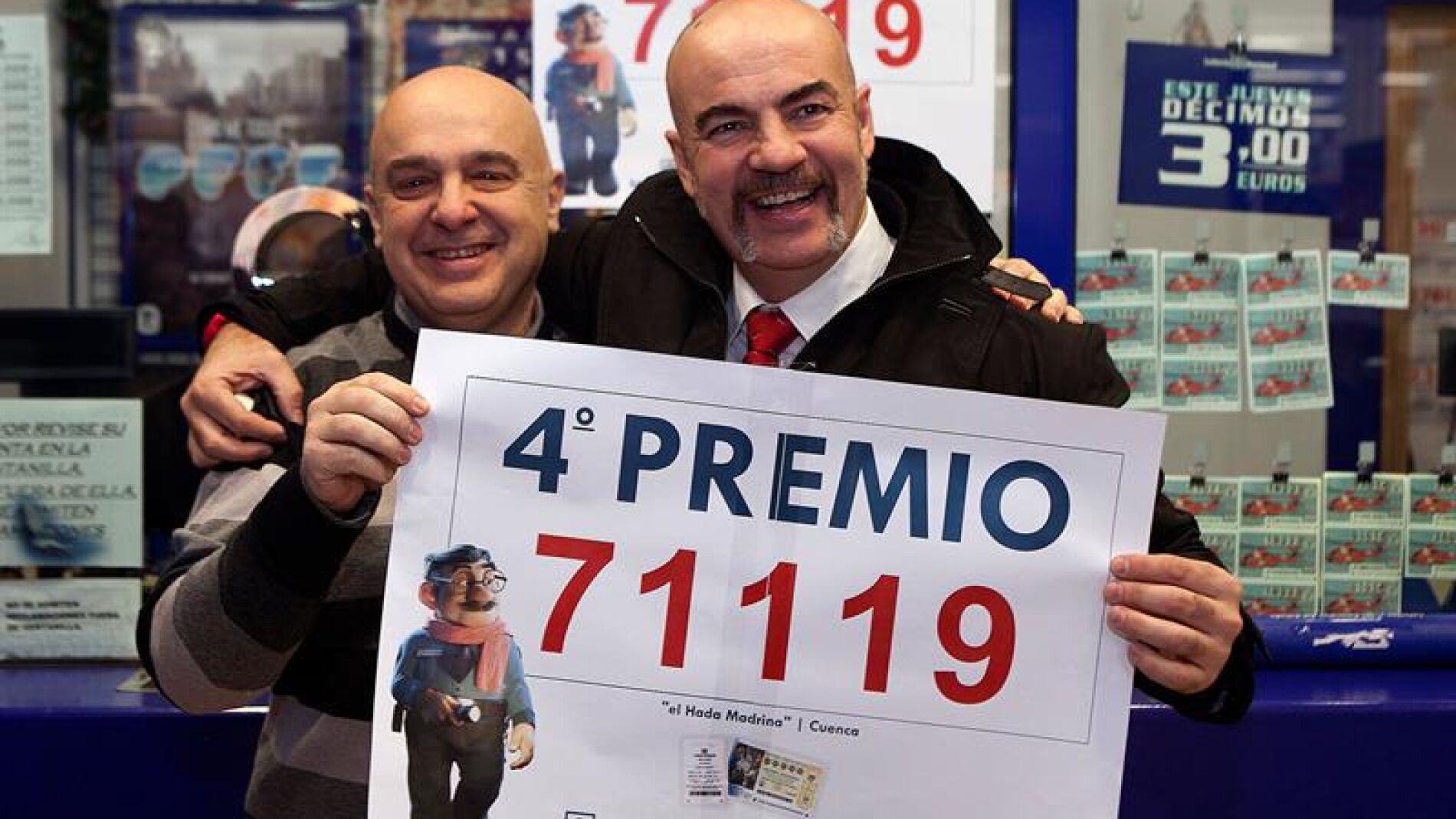 Dos de los agraciados que llevaban el 71.119