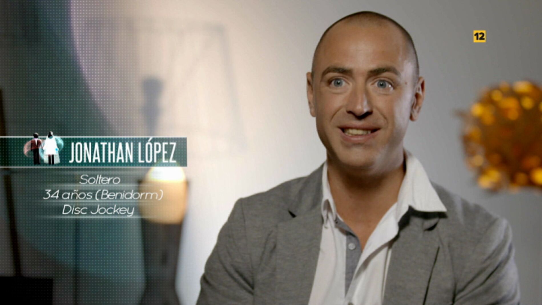 Jonathan: "Con mi descapotable rojo se liga bastante"
