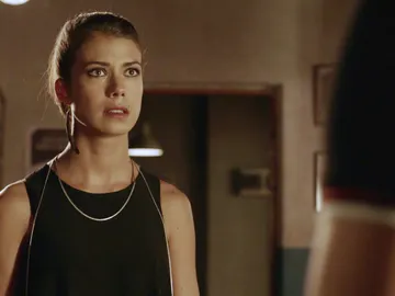 Pilar habla con Lucas Pilar habla con Lucas