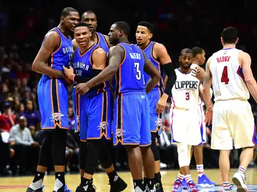 Los jugadores de los Thunder celebran la victoria contra los Clippers Los jugadores de los Thunder celebran la victoria contra los Clippers