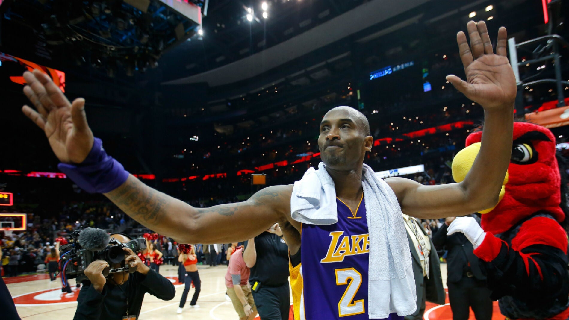 Kobe Bryant se despide de la afici&oacute;n de Atlanta