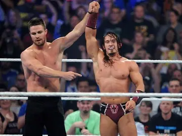 Stephen Amell en WWE Stephen Amell en WWE