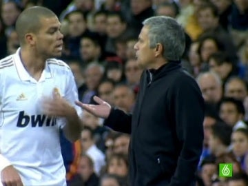 Mourinho y Pepe se encaran en un partido