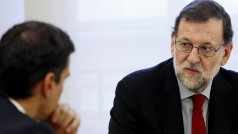 Mariano Rajoy, durante la reuni&oacute;n con Pedro S&aacute;nchez en Moncloa