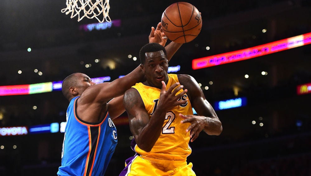 Ibaka, en acción ante los Lakers