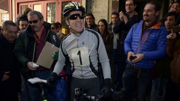 El exciclista Pedro Delgado, en la tradicional 'Carrera del pavo'