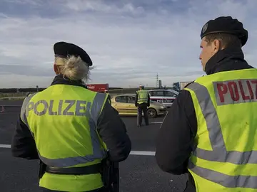 Oficiales de la policía austríaca Oficiales de la policía austríaca