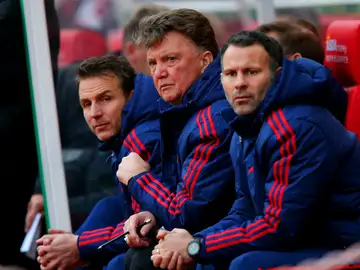 Van Gaal, en el banquillo del Britannia Stadium Van Gaal, en el banquillo del Britannia Stadium