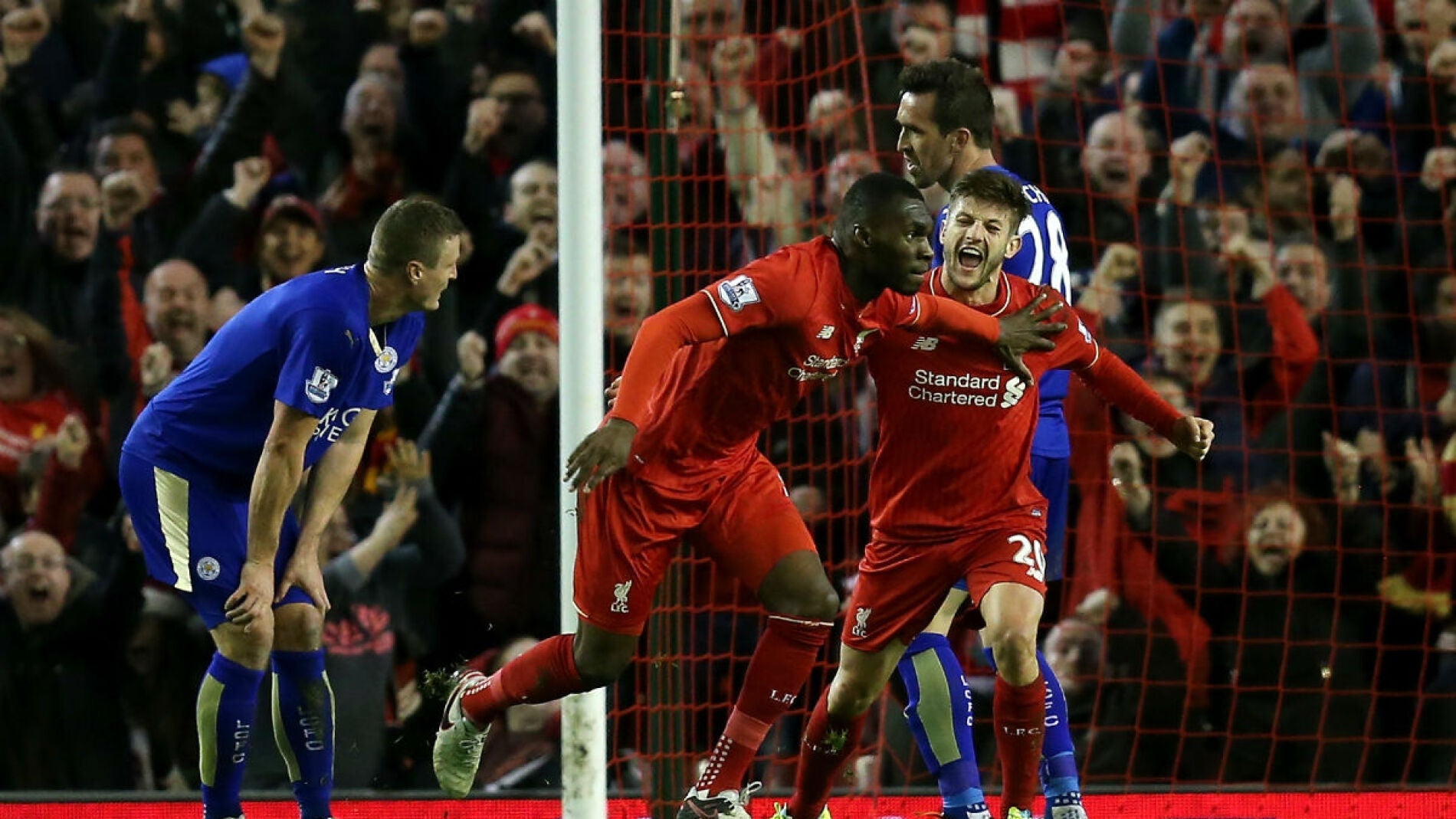 Christian Benteke celebra su gol ante el Leicester