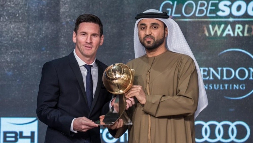 Leo Messi recoge el Globe Soccer Awards a mejor jugador del 2015