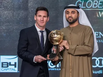 Leo Messi recoge el Globe Soccer Awards a mejor jugador del 2015 Leo Messi recoge el Globe Soccer Awards a mejor jugador del 2015
