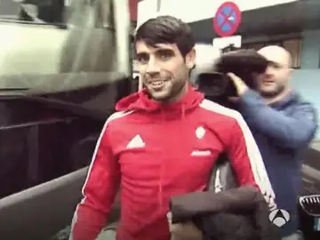 Augusto Fernández, antes de subir al autobús del Celta de Vigo Augusto Fernández, antes de subir al autobús del Celta de Vigo