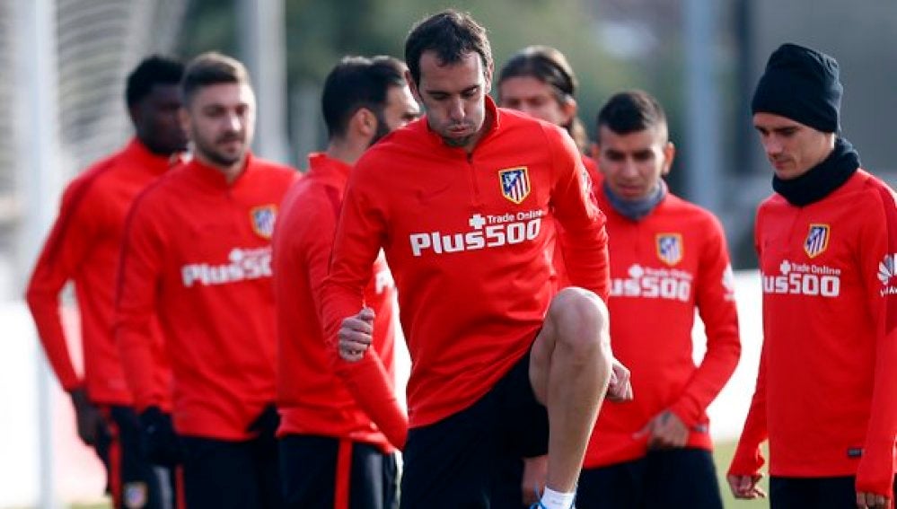 Diego Godín, durante el entrenamiento del Atlético de Madrid