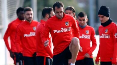 Torres y Óliver apuntan al once titular en Vallecas