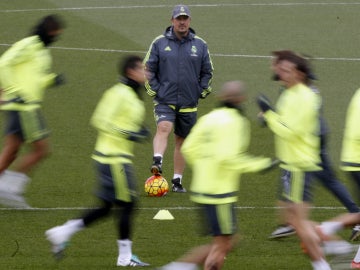 Rafa Benítez, durante el entrenamiento del Real Madrid