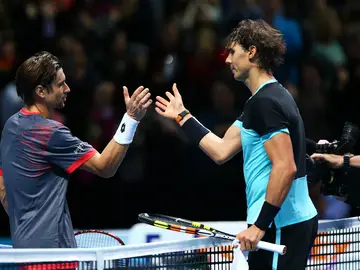 David Ferrer y Rafa Nadal se saludan tras un partido David Ferrer y Rafa Nadal se saludan tras un partido