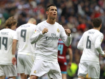 Cristiano Ronaldo celebra su primer gol contra la Real Sociedad