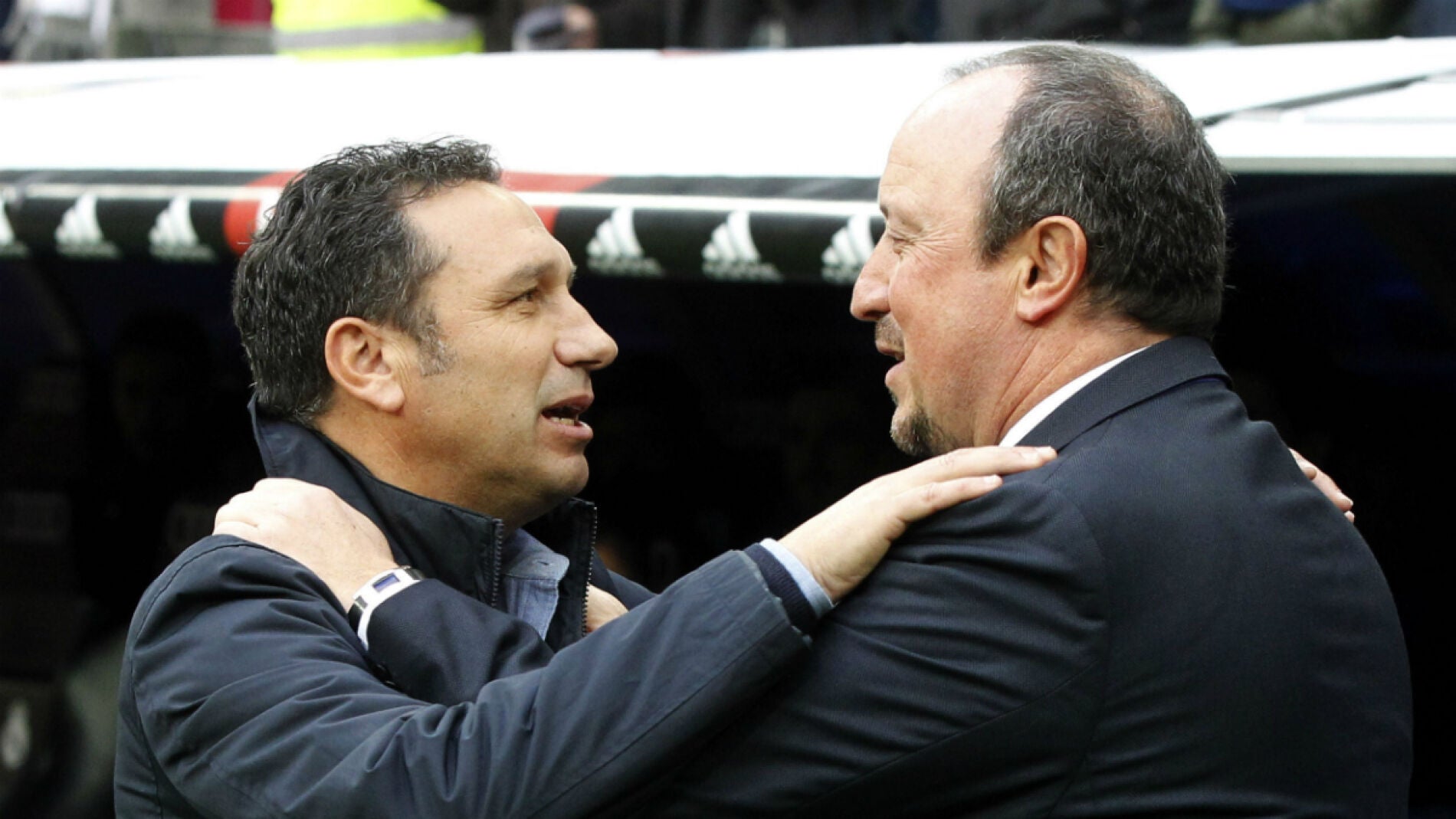 Rafa Ben&iacute;tez y Eusebio se saludan antes del partido
