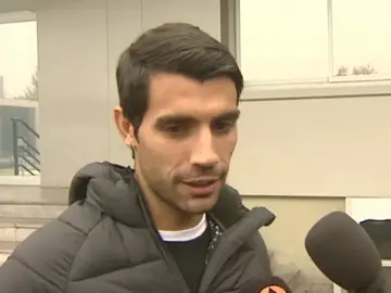 Augusto Fernández, atendiendo a los medios Augusto Fernández, atendiendo a los medios