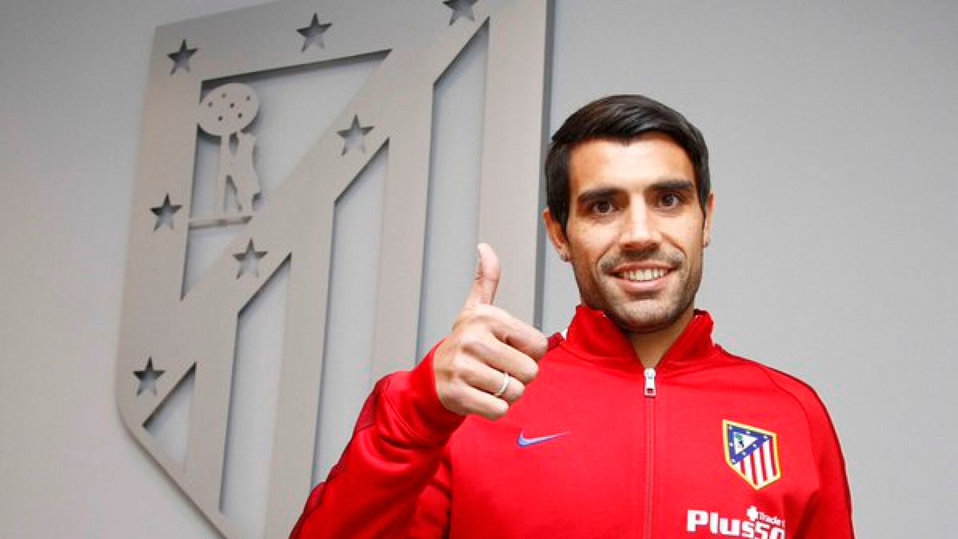 Augusto Fern&aacute;ndez, vestido de rojiblanco