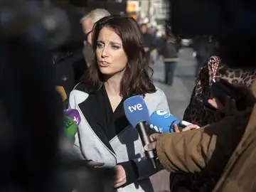 Andrea Levy ante la prensa Andrea Levy ante la prensa