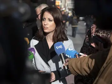 Andrea Levy ante la prensa Andrea Levy ante la prensa