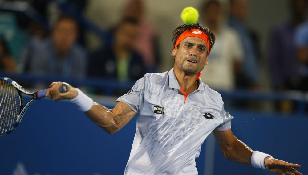 Ferrer golpea una bola