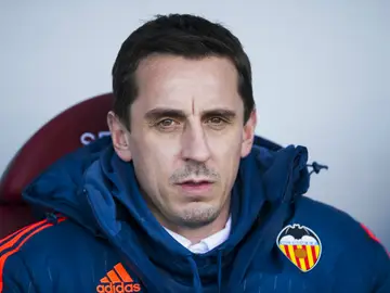 Gary Neville, en el banquillo del Valencia Gary Neville, en el banquillo del Valencia