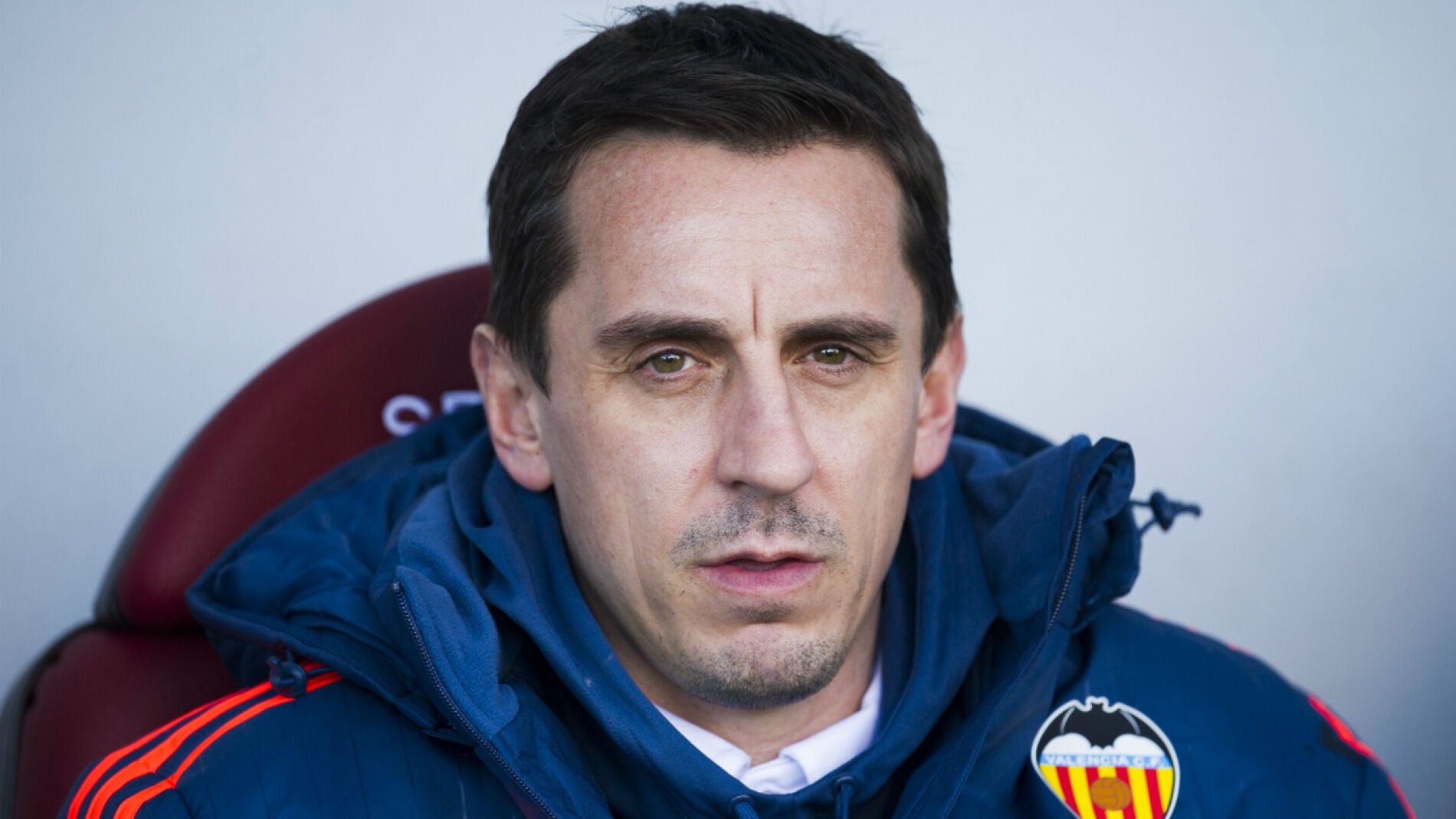 Gary Neville, en el banquillo del Valencia