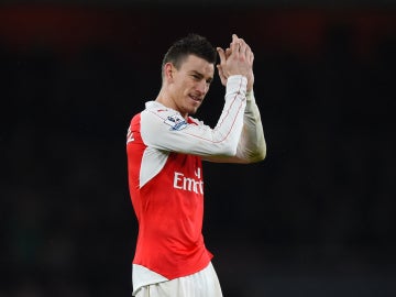 Laurent Koscielny celebra su gol frente al Newcastle