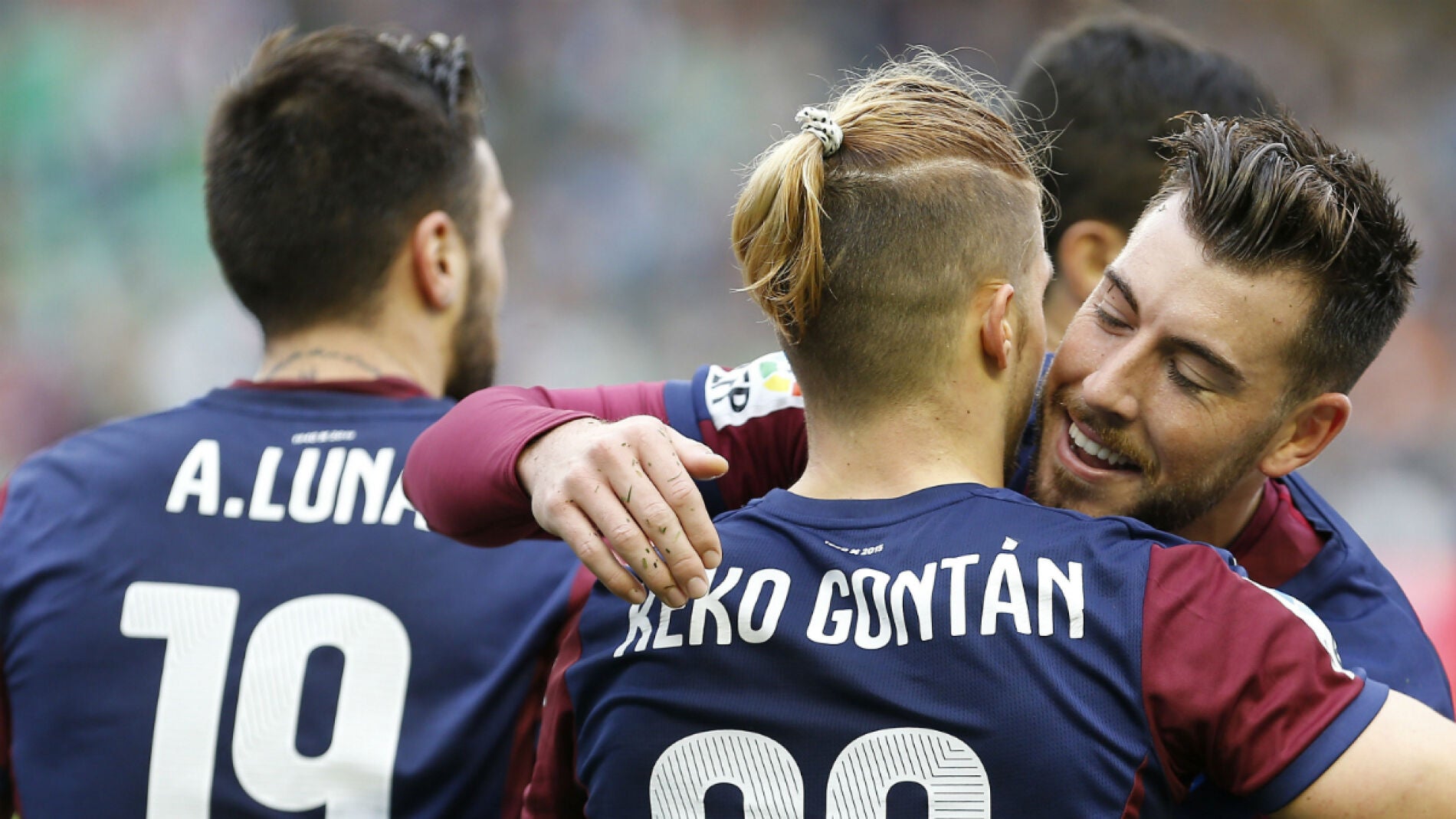 Los jugadores del Eibar celebran el gol de Keko