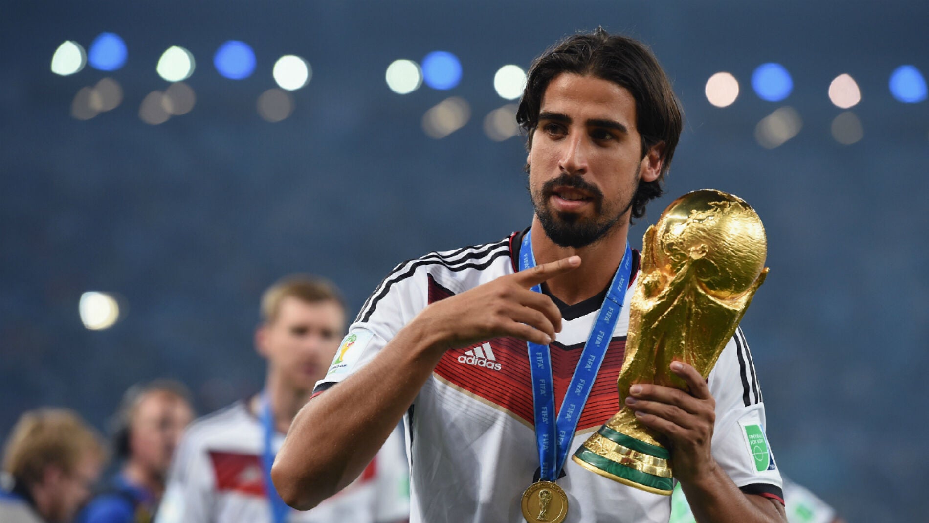 Sami Khedira, con la copa del Mundial