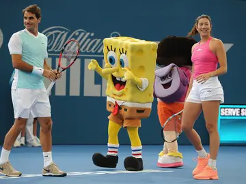 Garbiñe Muguruza, Roger Federer, Bob Esponja y Dora la Exploradora, en Brisbane Garbiñe Muguruza, Roger Federer, Bob Esponja y Dora la Exploradora, en Brisbane