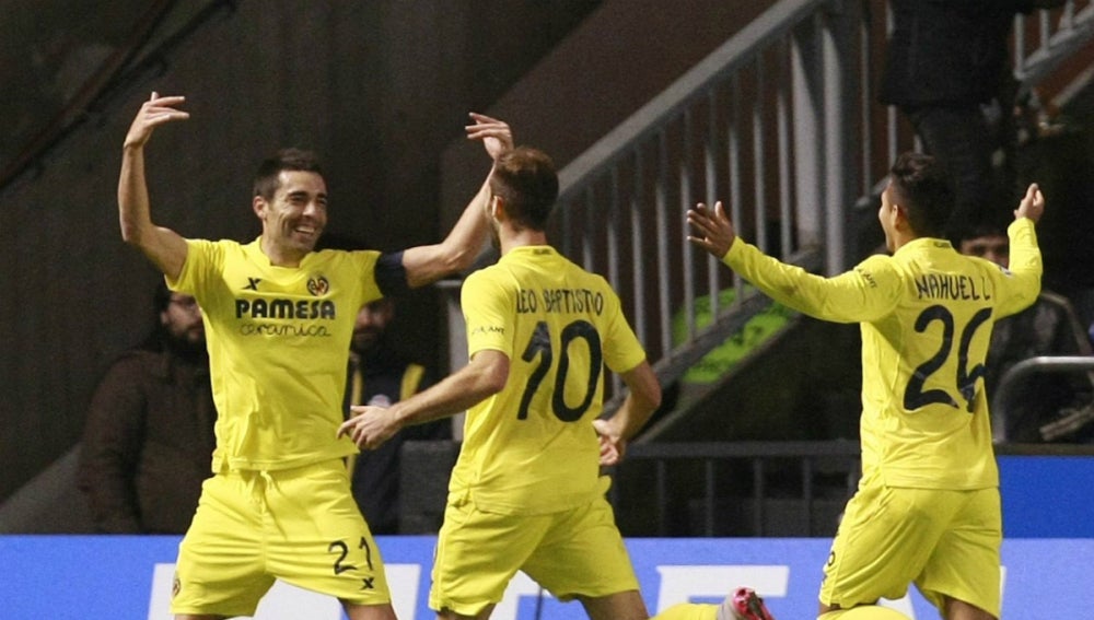 Bruno celebra un gol con sus compañeros