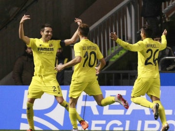 Bruno celebra un gol con sus compañeros