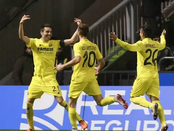 Bruno celebra un gol con sus compañeros Bruno celebra un gol con sus compañeros