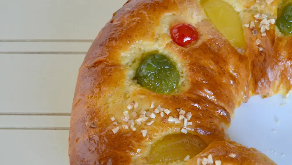 Roscón con fruta escarchada Roscón con fruta escarchada