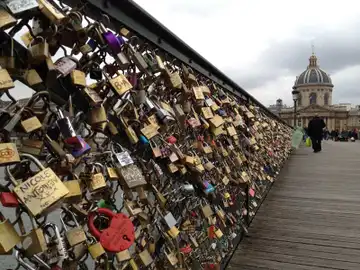 Imagen del puente de los candados en París Imagen del puente de los candados en París