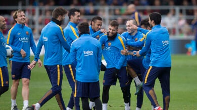 Buen rollo de la MSN en el entrenamiento a puerta abierta ante 10.000 personas