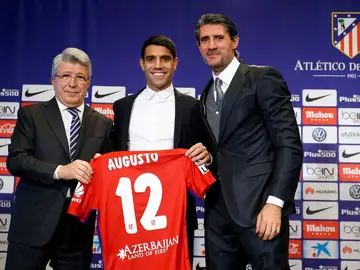 Presentación de Augusto Fernández con el Atleti Presentación de Augusto Fernández con el Atleti