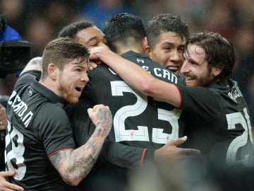 Los jugadores del Liverpool celebran el gol de Jordon Ibe ante el Stoke