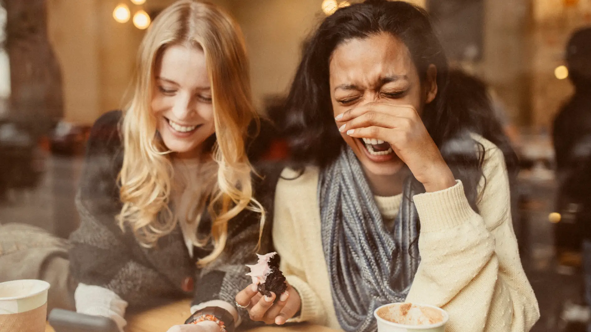 9 pequeños gestos que transforman a una amiga en mejor amiga