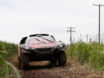 Sebastien Loeb a bordo del coche de Peugeot Sebastien Loeb a bordo del coche de Peugeot