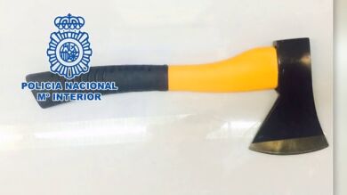 Detenido un ladrón que atracaba armado con un hacha
